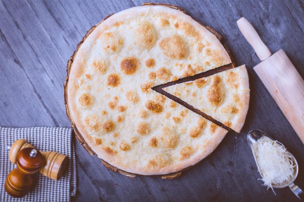 FOCACCIA AGLIO E PARMIGIANO