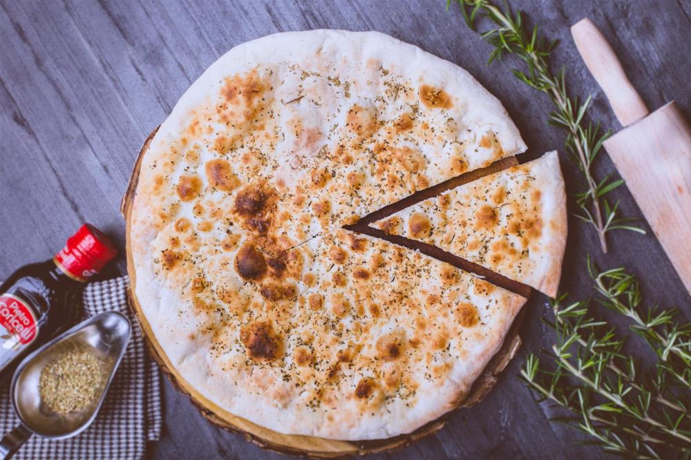 FOCACCIA ORIGANO E ROSMARINO